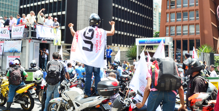 UGT e Sindimoto paralisam principais vias da capital paulista