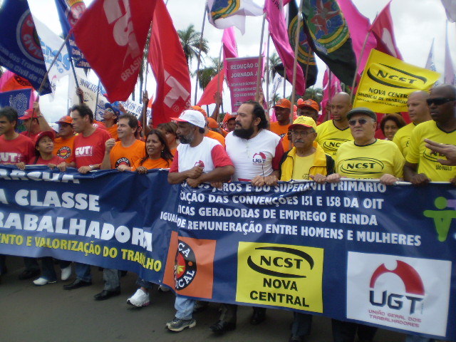 UGT marcha com os trabalhadores em Brasília.