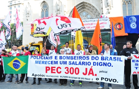UGT participa de ato em apoio à luta dos Bombeiros do Rio de Janeiro