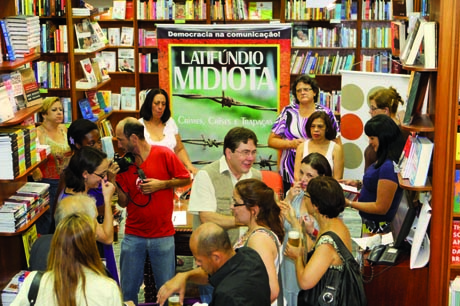 UGT participa do lançamento de Latifúndio Midiota em São Paulo